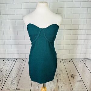 10/$25🦋 Fashion Nova Hunter Green Ribbed Tube Top - Size 2X